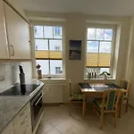 With 2 Bedrooms Hébergement de vacances