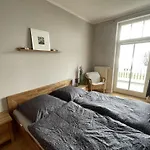 With 2 Bedrooms Hébergement de vacances *