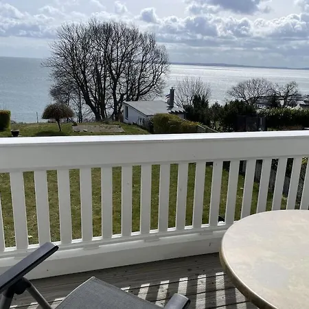 With 2 Bedrooms Σπίτι διακοπών *