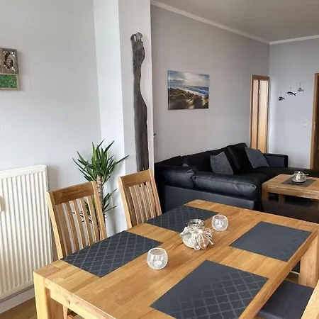 With 2 Bedrooms Σπίτι διακοπών Sassnitz